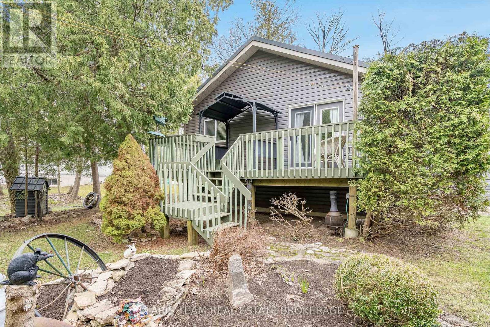 46 GREENWOOD AVENUE - 32
