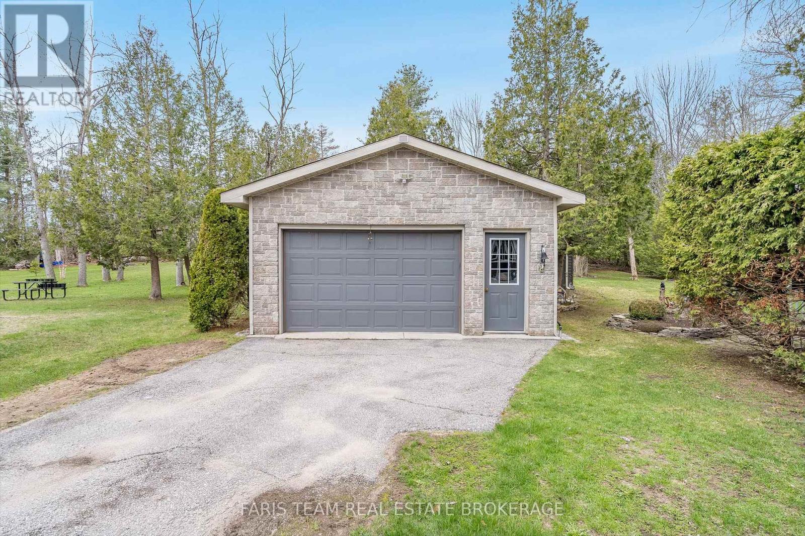 46 GREENWOOD AVENUE - 38