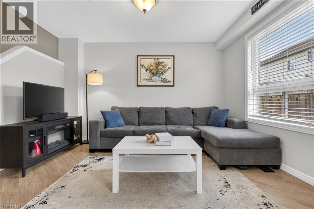 12 FERNCLIFFE Street - 10