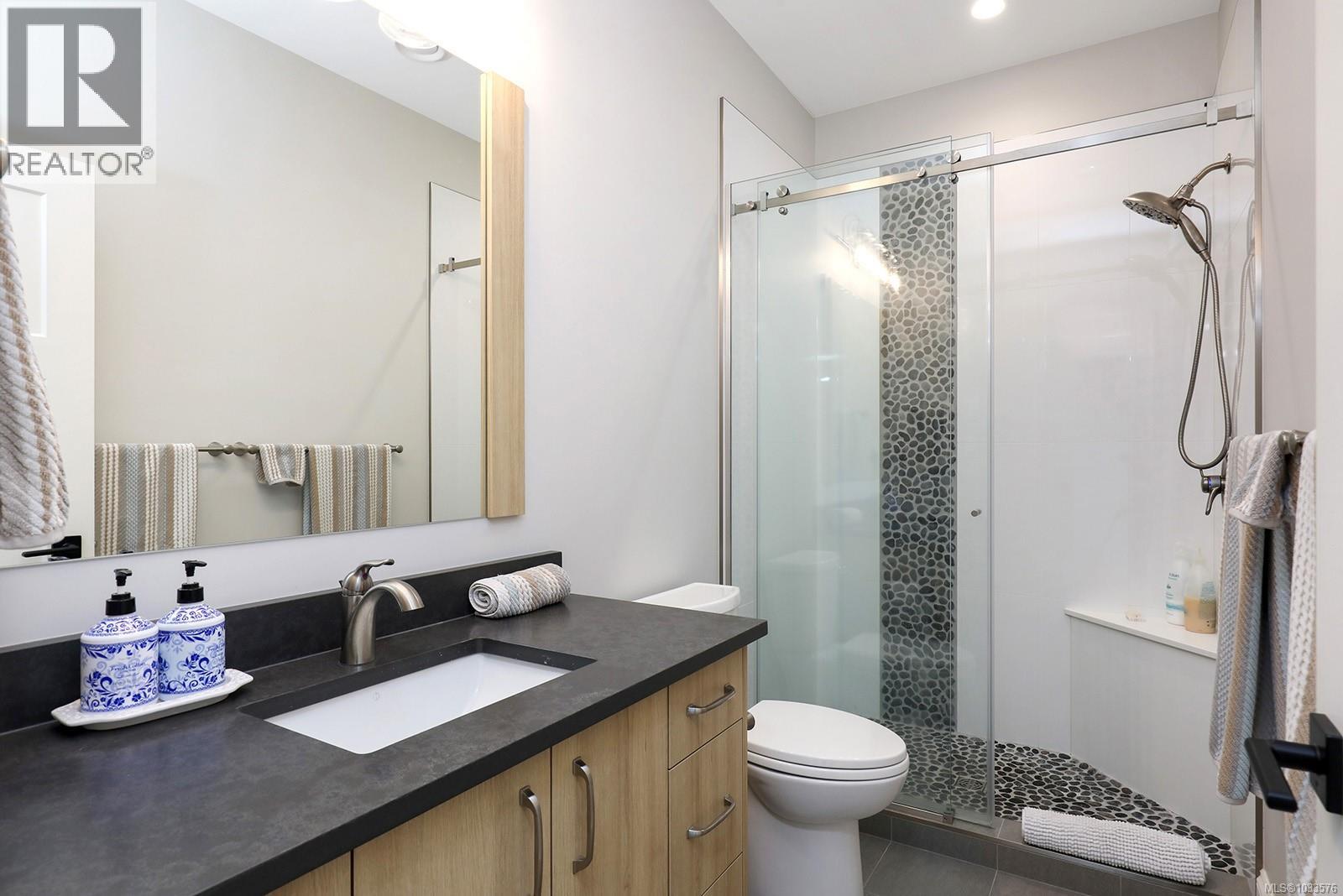 2nd ensuite bathroom