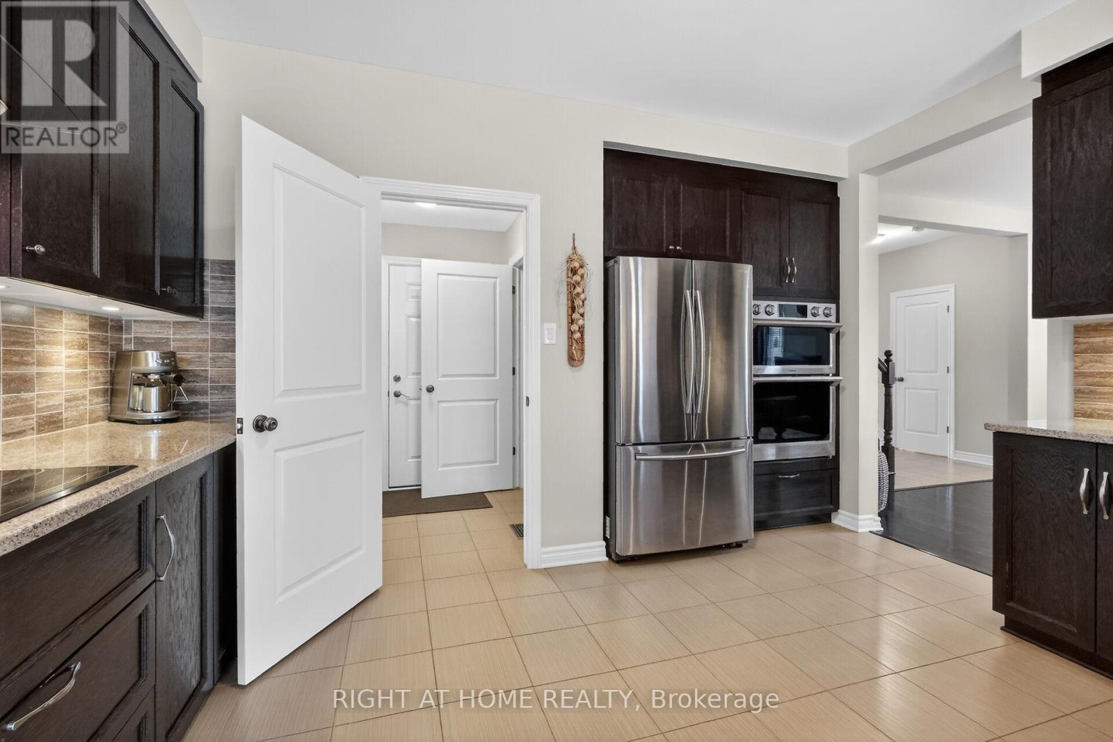 44 HAWKS LANDING CRESCENT - 21