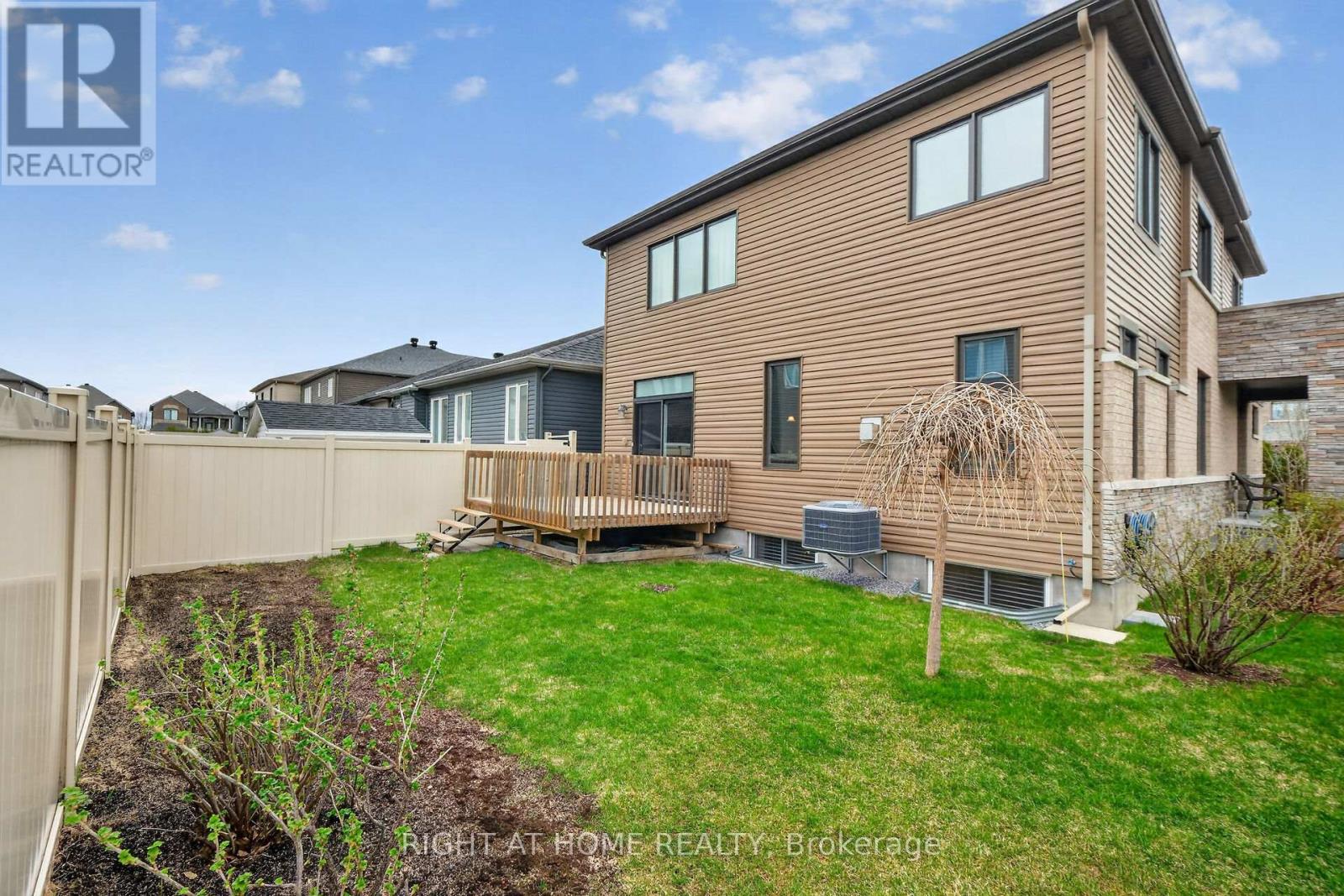 44 HAWKS LANDING CRESCENT - 46