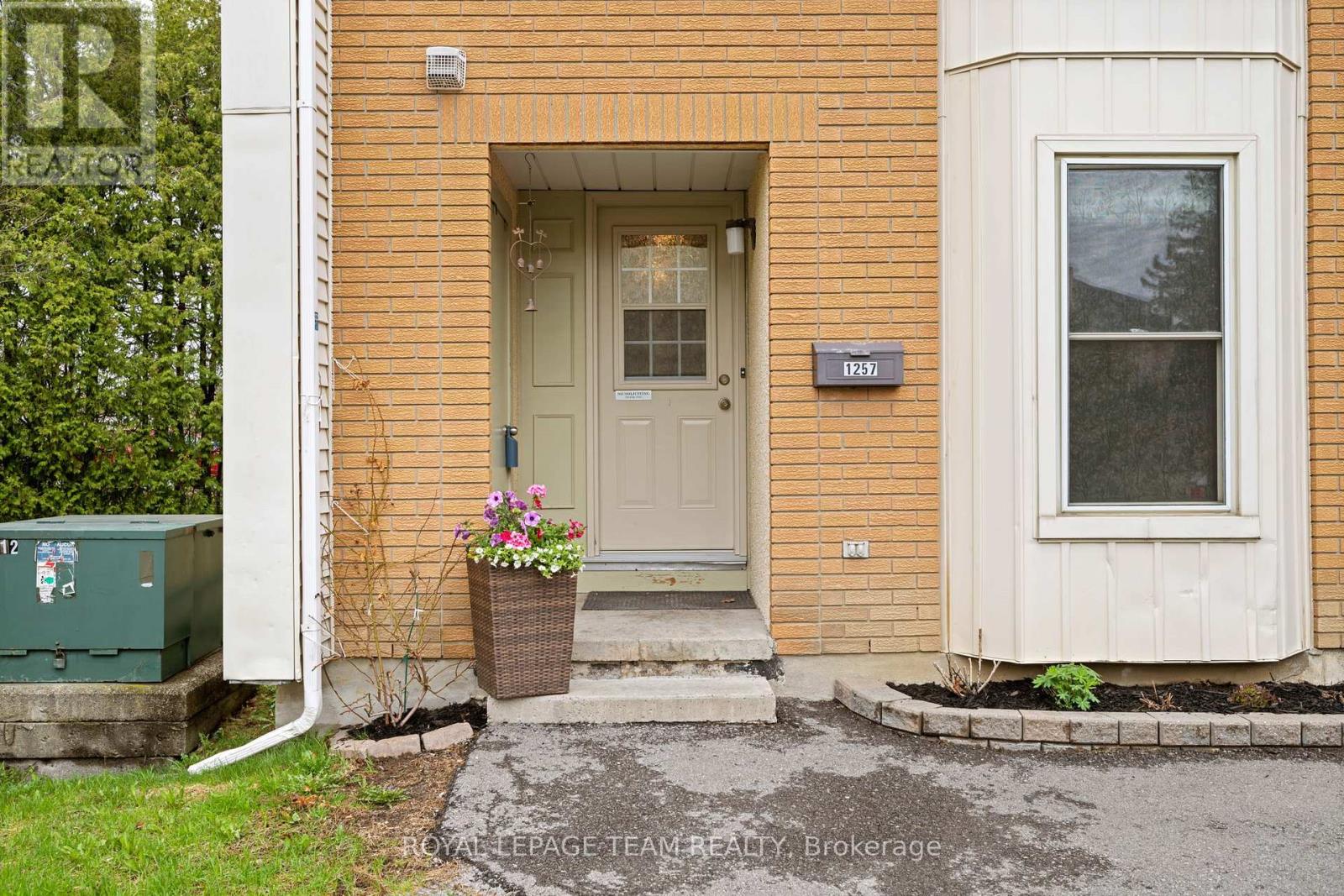 #42 1257 PRIORY LANE - 2