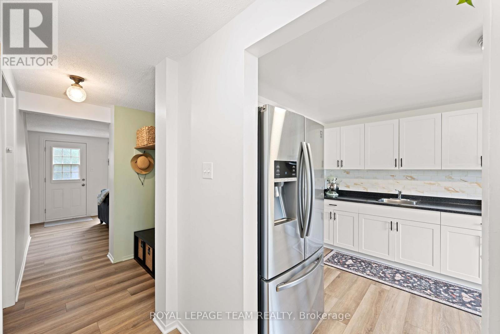 #42 1257 PRIORY LANE - 4