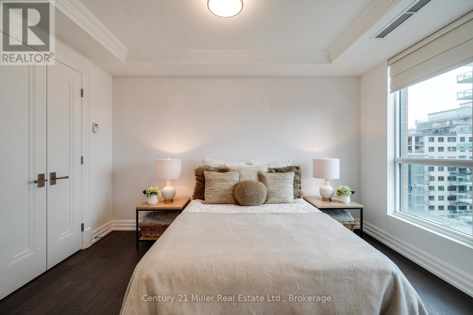 #802 2060 LAKESHORE ROAD - 22