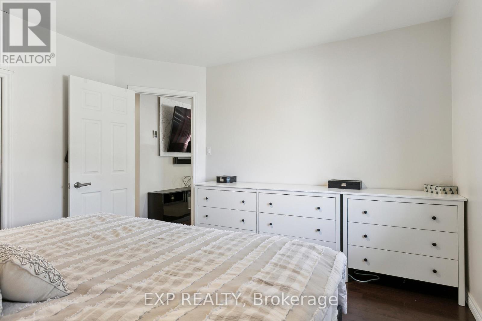 366 DUNDAS STREET E - 24