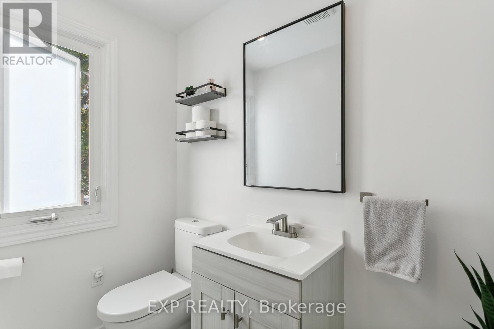 366 DUNDAS STREET E - 29