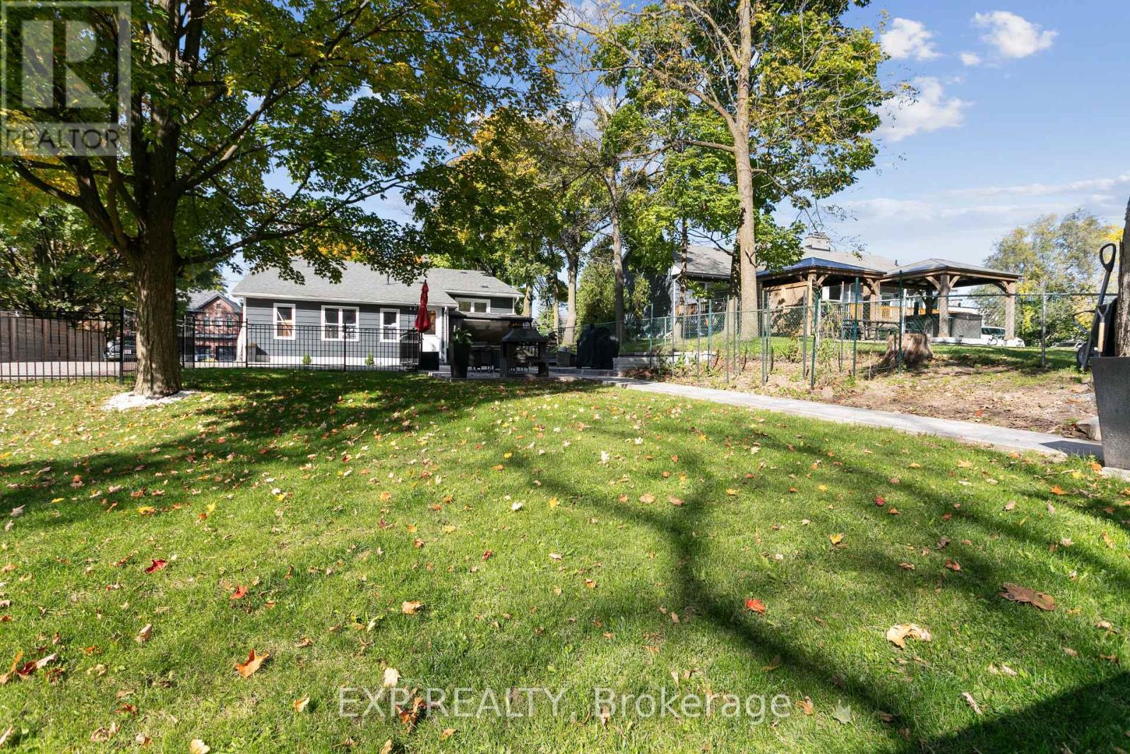 366 DUNDAS STREET E - 33
