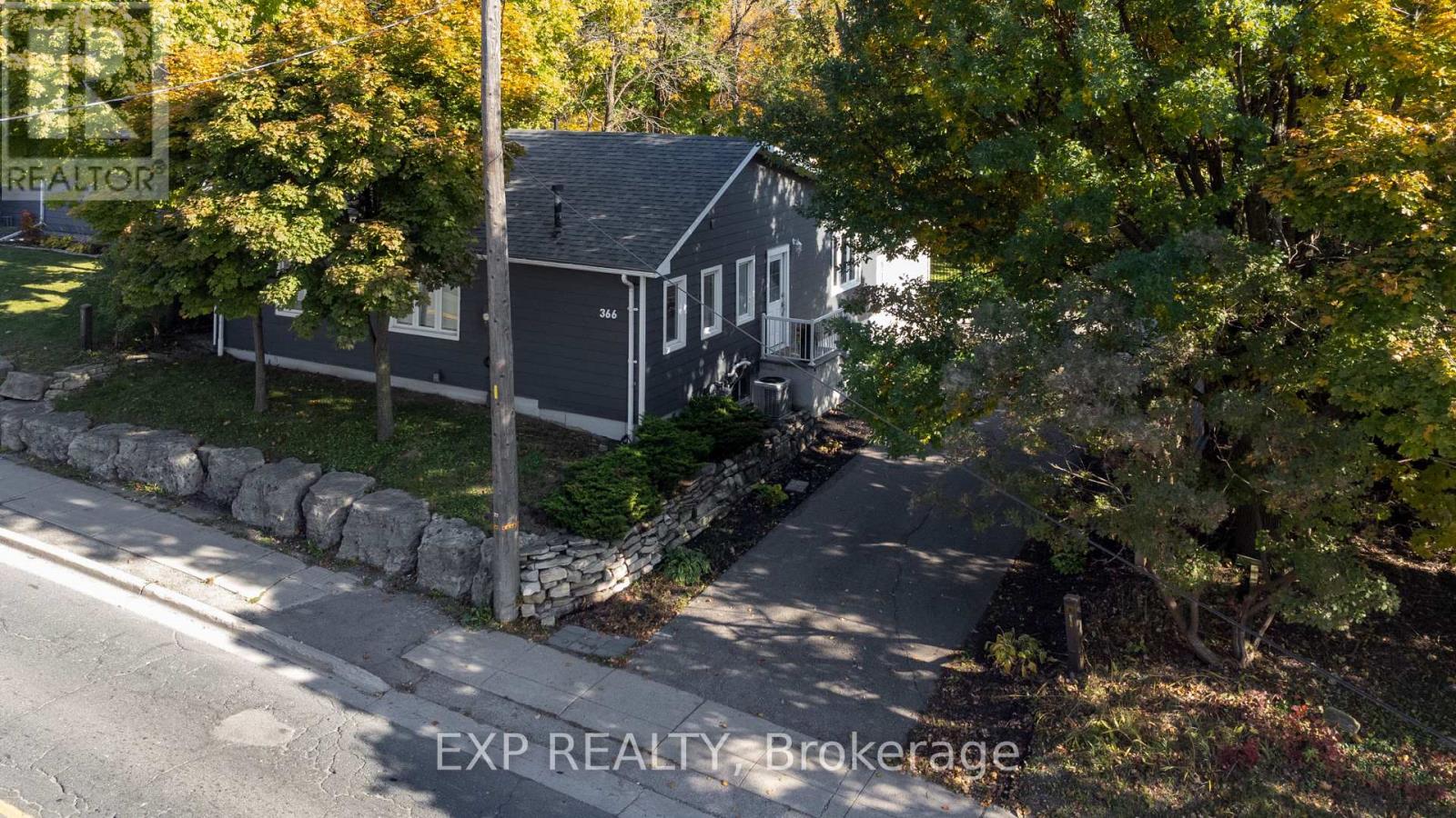 366 DUNDAS STREET E - 35