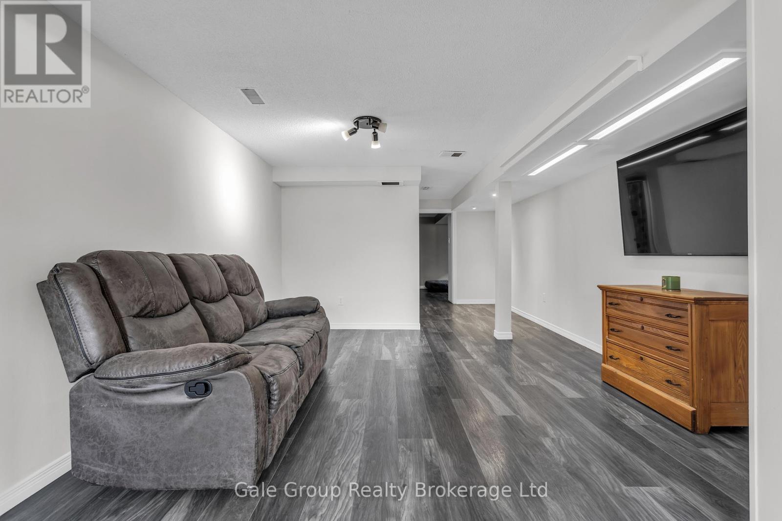 1137 PEARSON DRIVE - 19