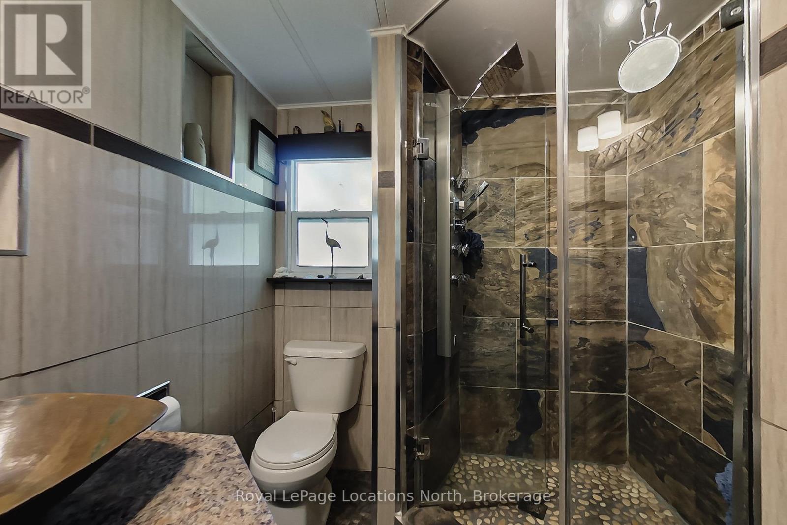 18 PRINCE CHARLES AVENUE - 14