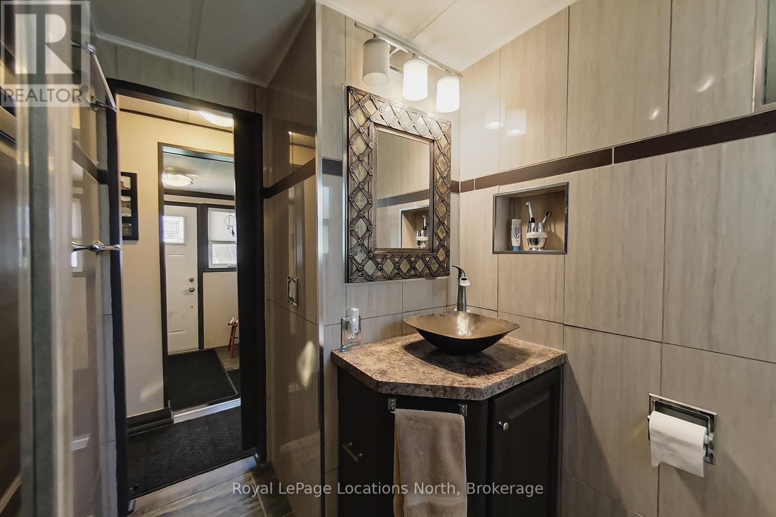 18 PRINCE CHARLES AVENUE - 15