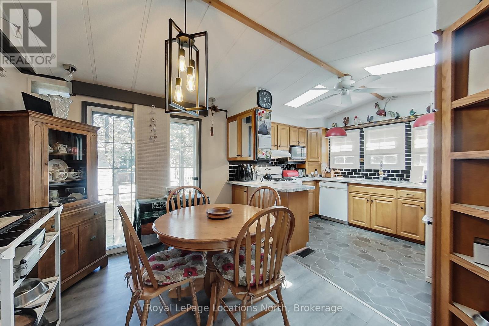 18 PRINCE CHARLES AVENUE - 19