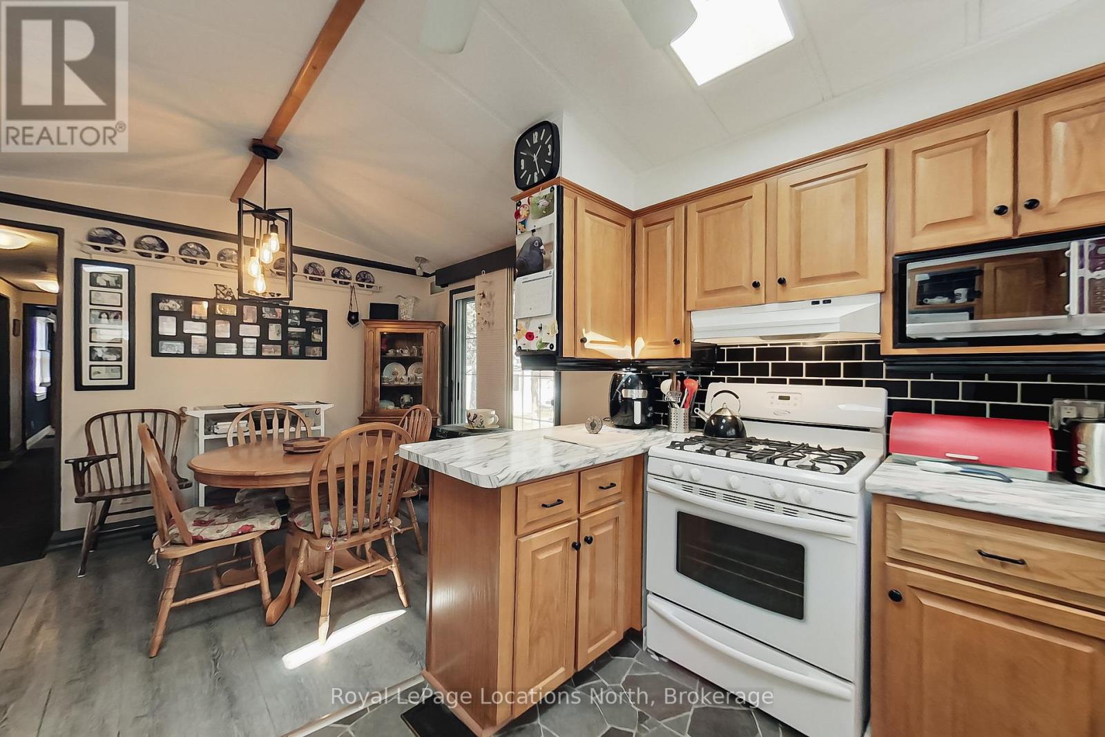 18 PRINCE CHARLES AVENUE - 22