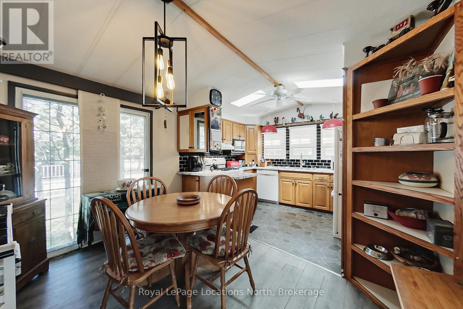 18 PRINCE CHARLES AVENUE - 24