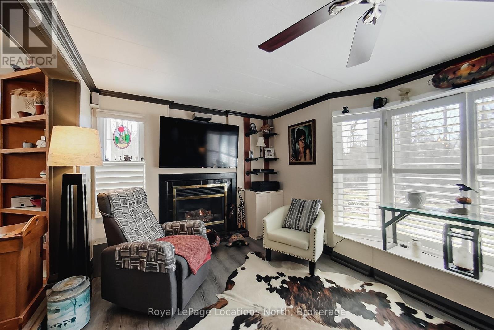 18 PRINCE CHARLES AVENUE - 25