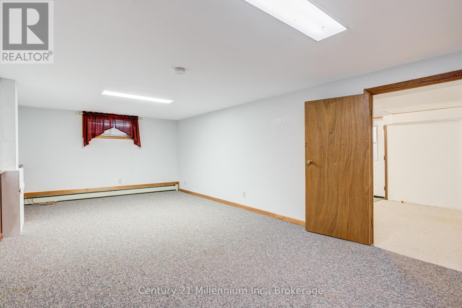371 HUNTER STREET - 37