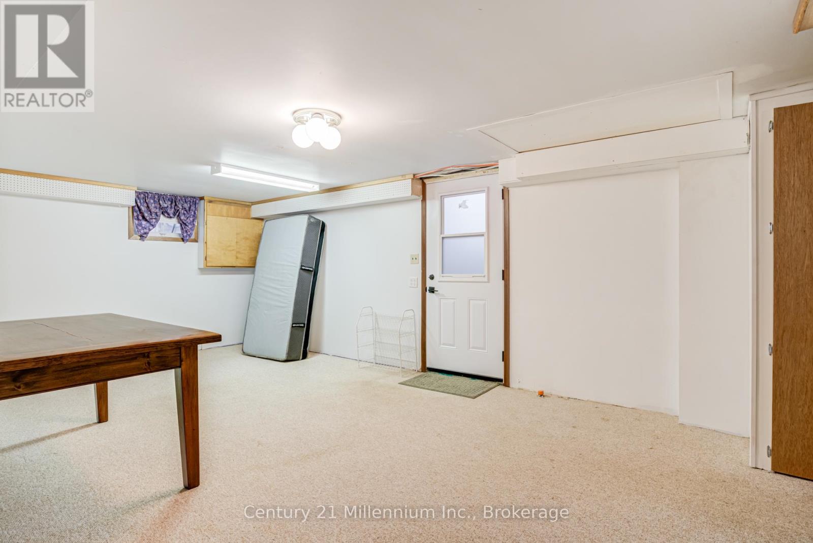 371 HUNTER STREET - 42