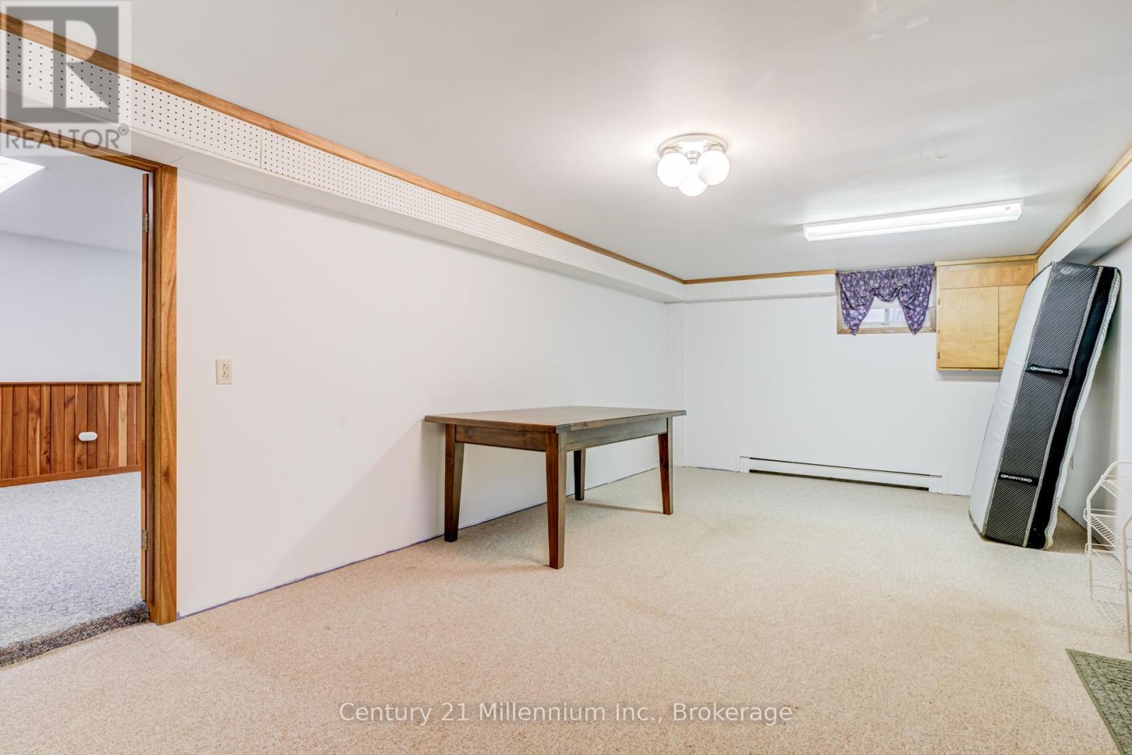 371 HUNTER STREET - 43