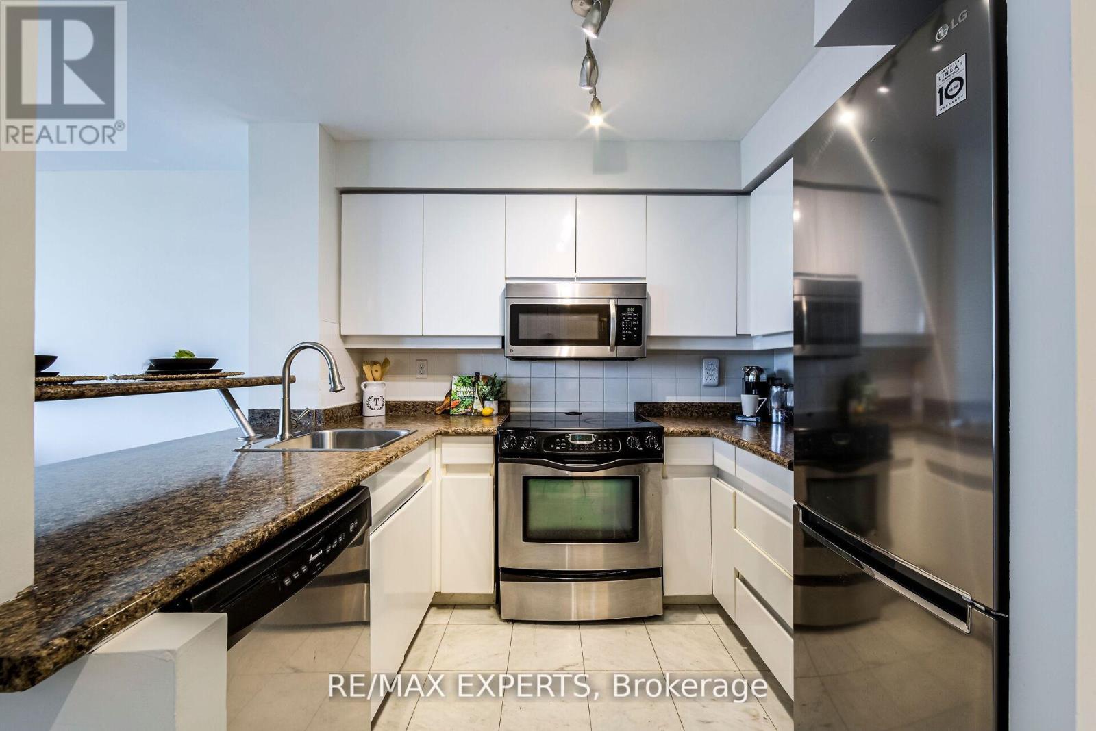 #1006 942 YONGE STREET - 12