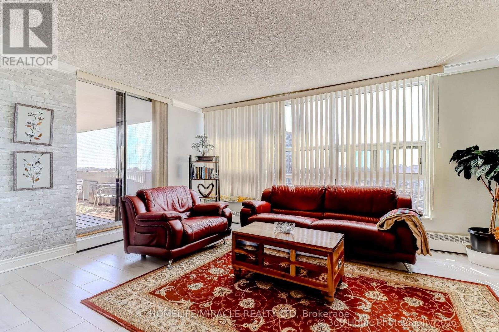 #909 3380 EGLINTON AVENUE E - 7