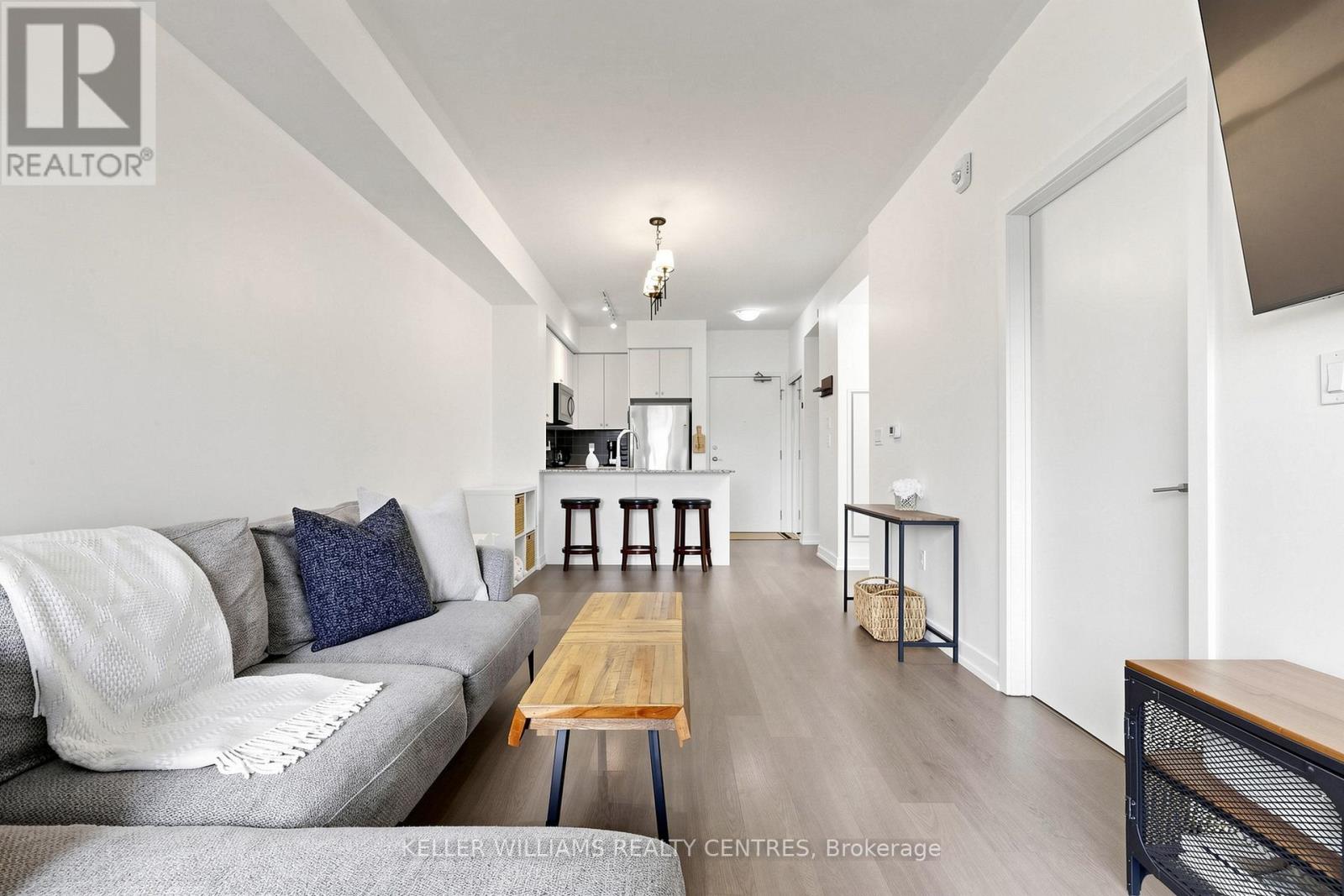 #101 555 WILLIAM GRAHAM DRIVE - 10