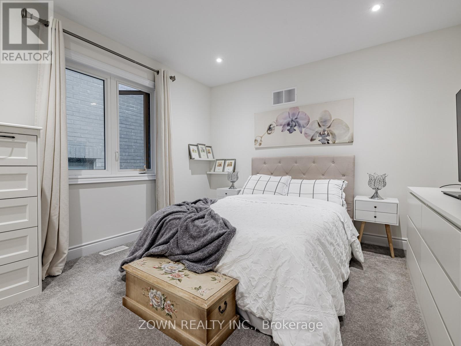 1352 BLACKMORE STREET - 26