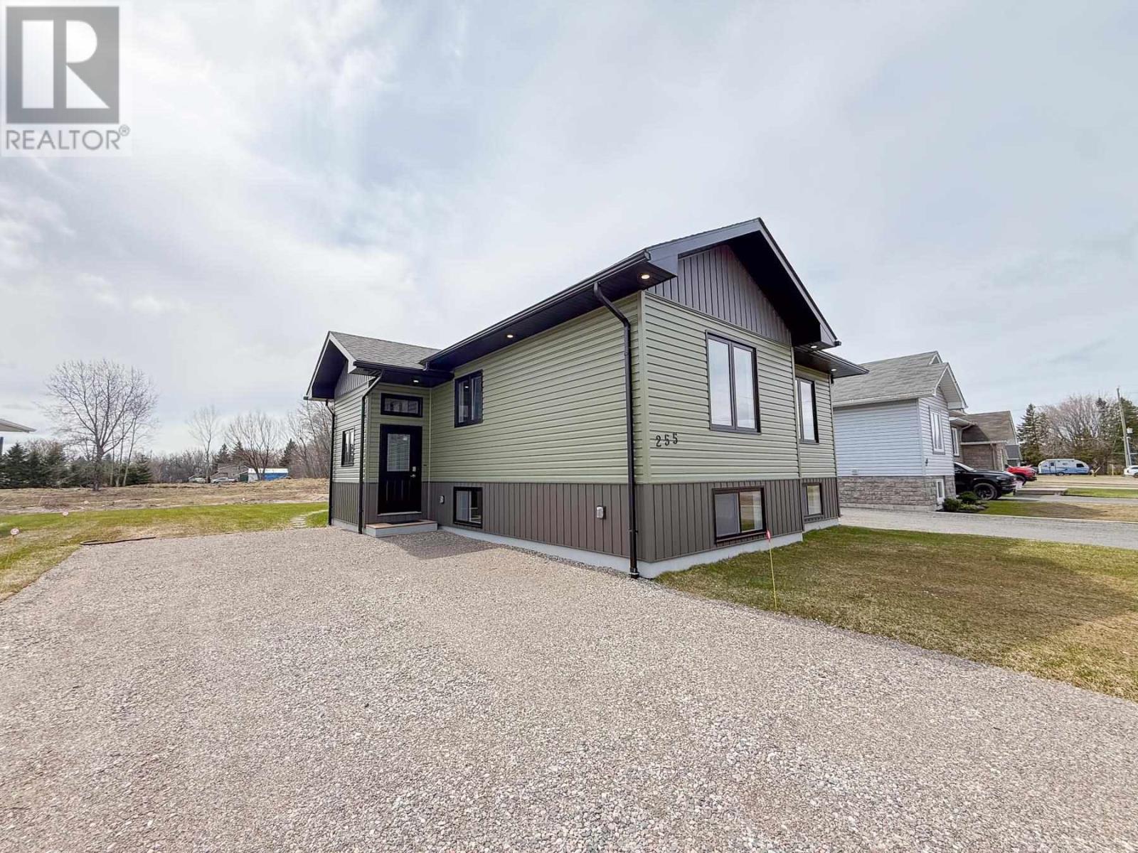 255 East Balfour ST, Sault Ste. Marie, Ontario, P6C1W9 — Photo 41