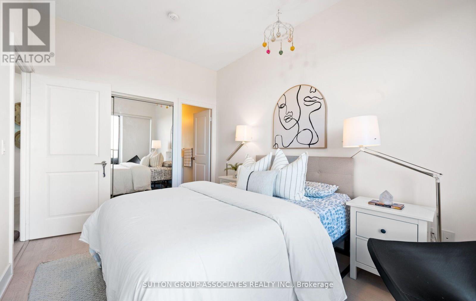 #703 20 SHORE BREEZE DRIVE - 22