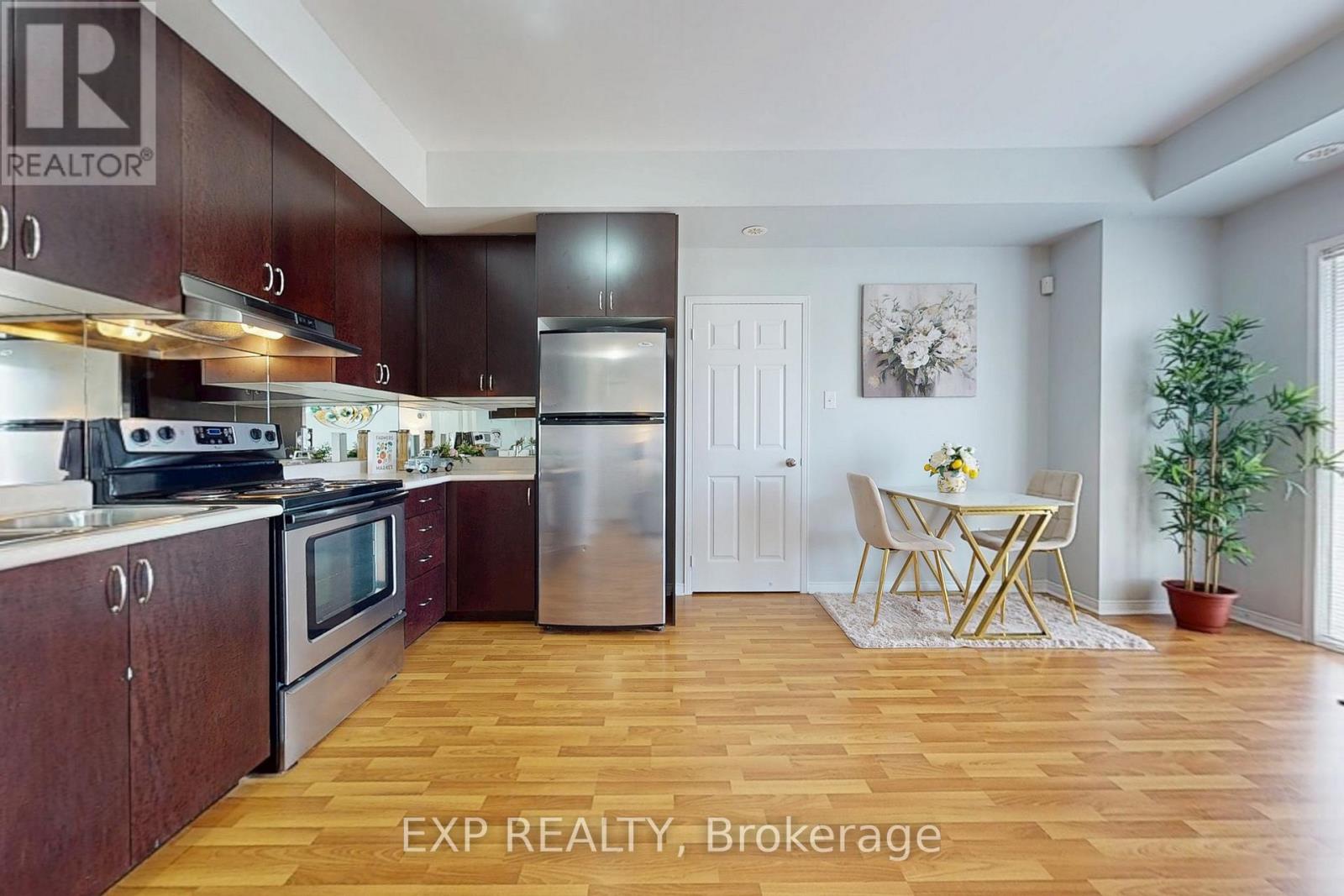 #32 60 FAIRWOOD CIRCLE - 18