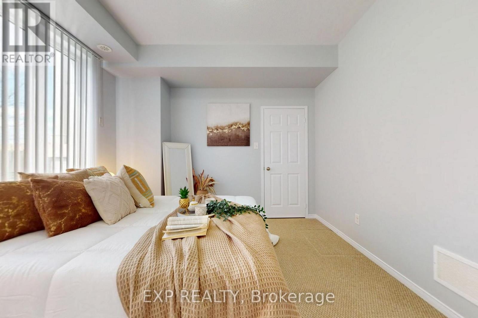#32 60 FAIRWOOD CIRCLE - 24