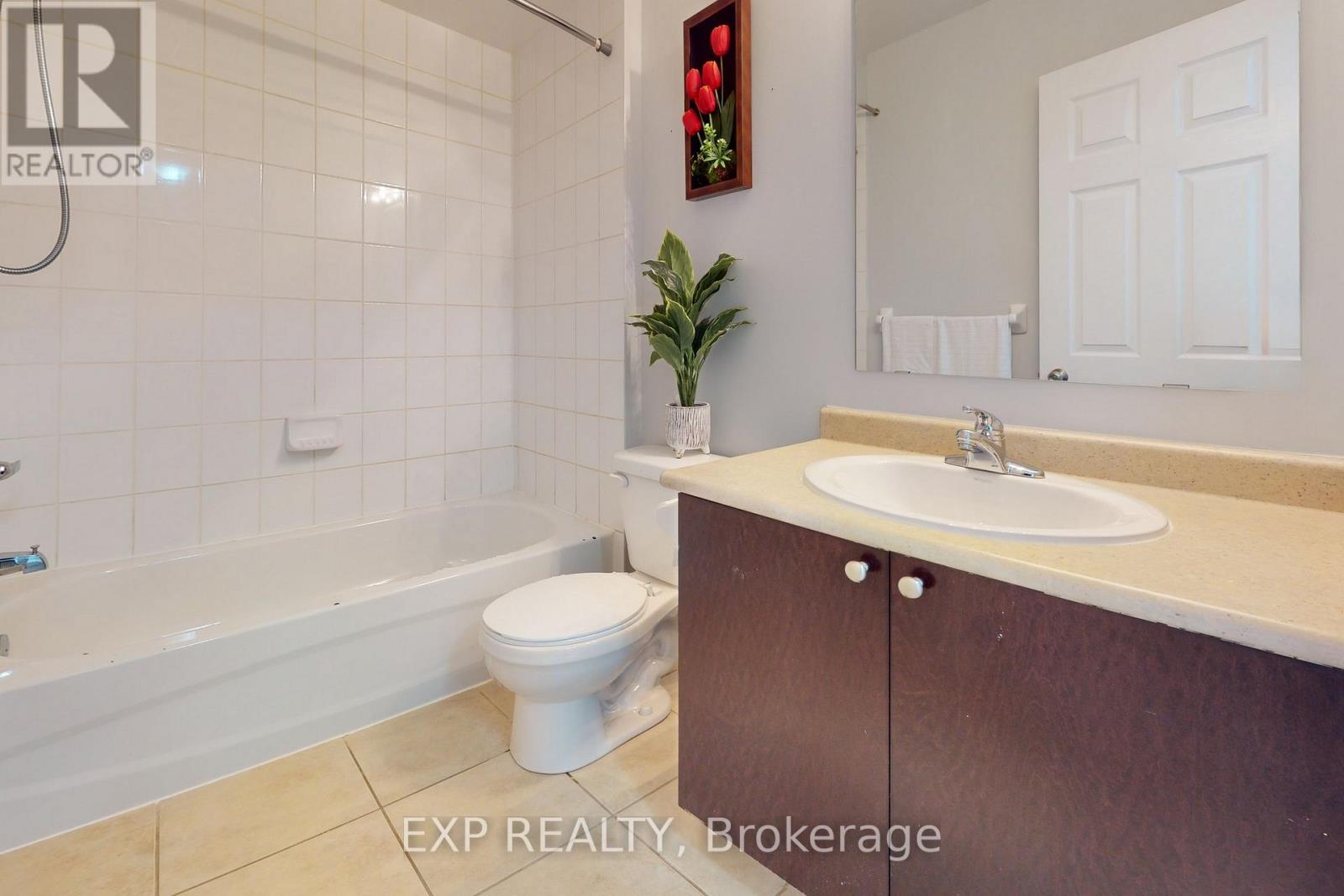 #32 60 FAIRWOOD CIRCLE - 25