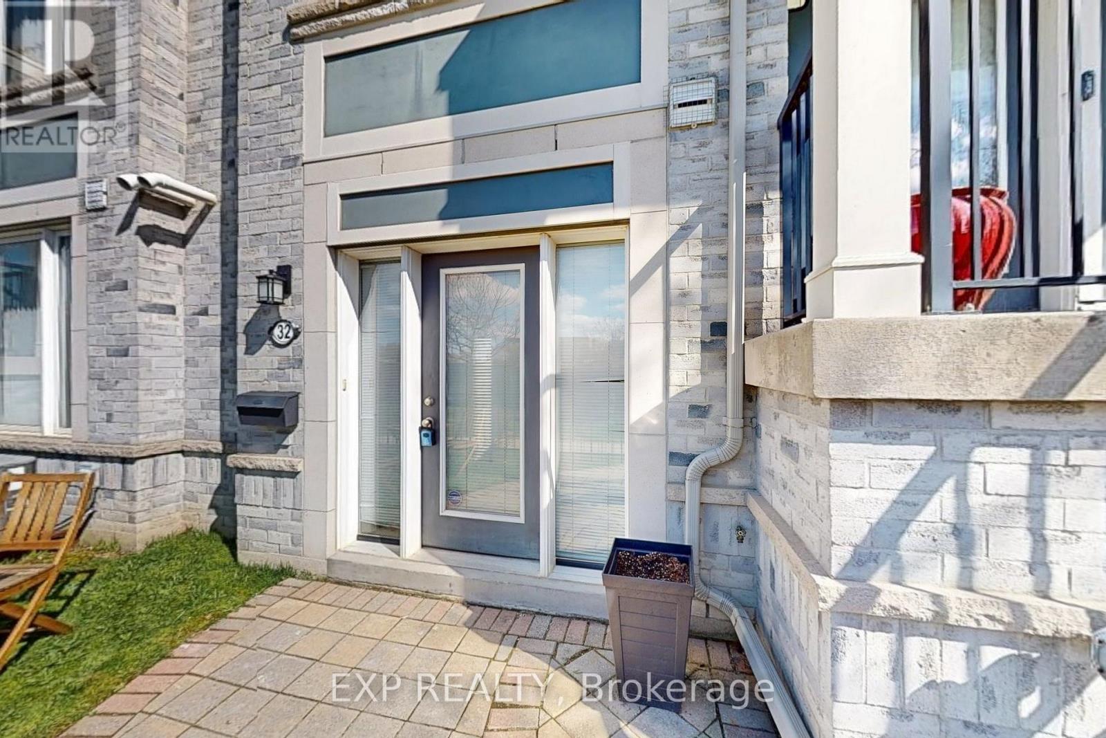 #32 60 FAIRWOOD CIRCLE - 28