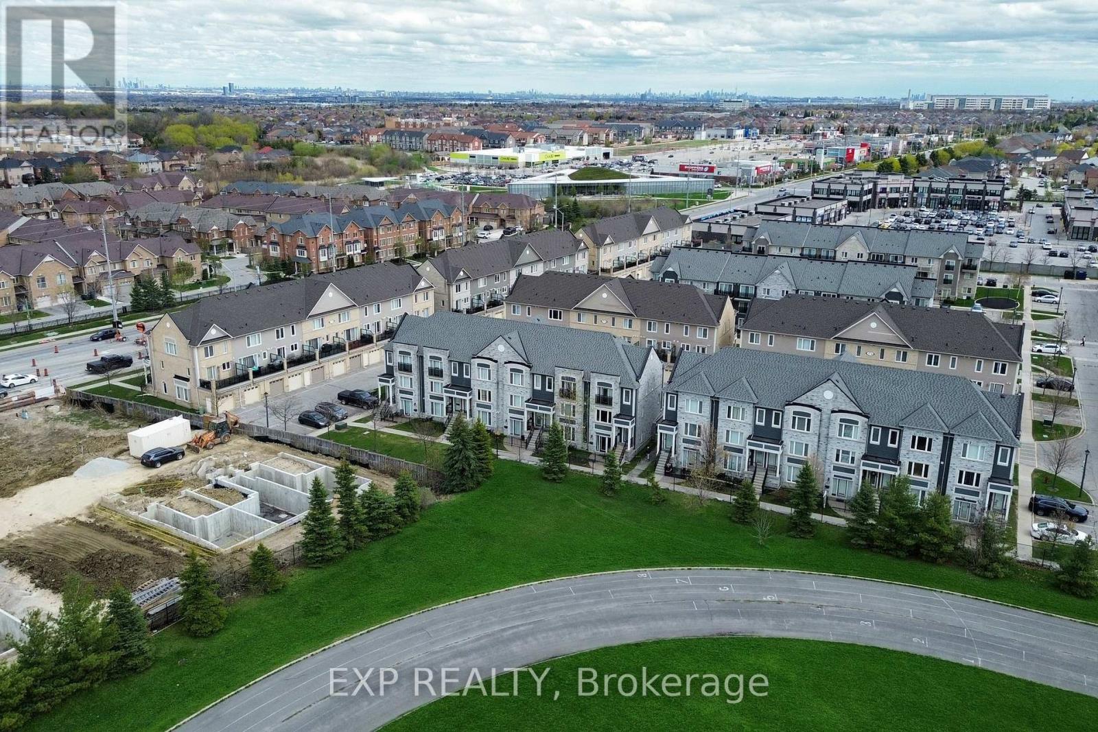 #32 60 FAIRWOOD CIRCLE - 33