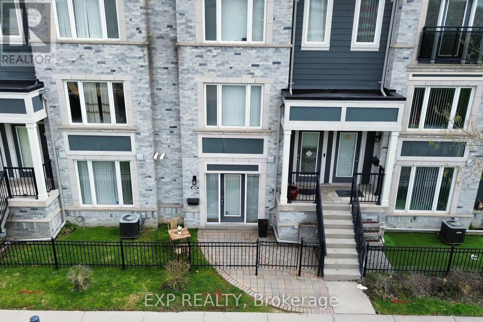 #32 60 FAIRWOOD CIRCLE - 34