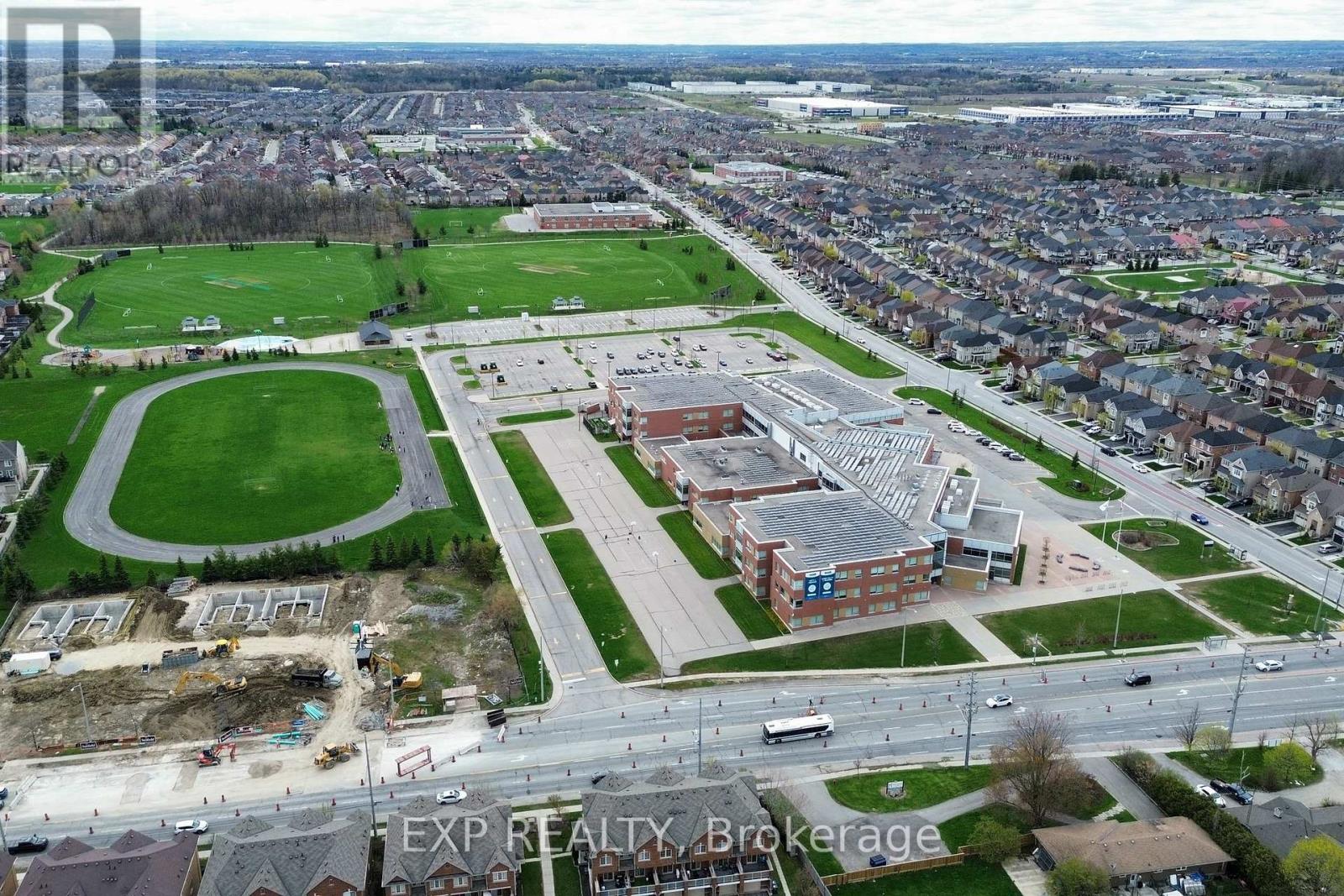 #32 60 FAIRWOOD CIRCLE - 35