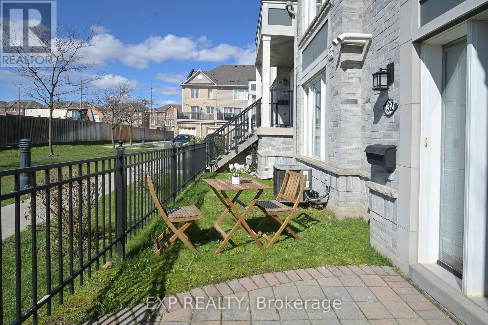 #32 60 FAIRWOOD CIRCLE - 6