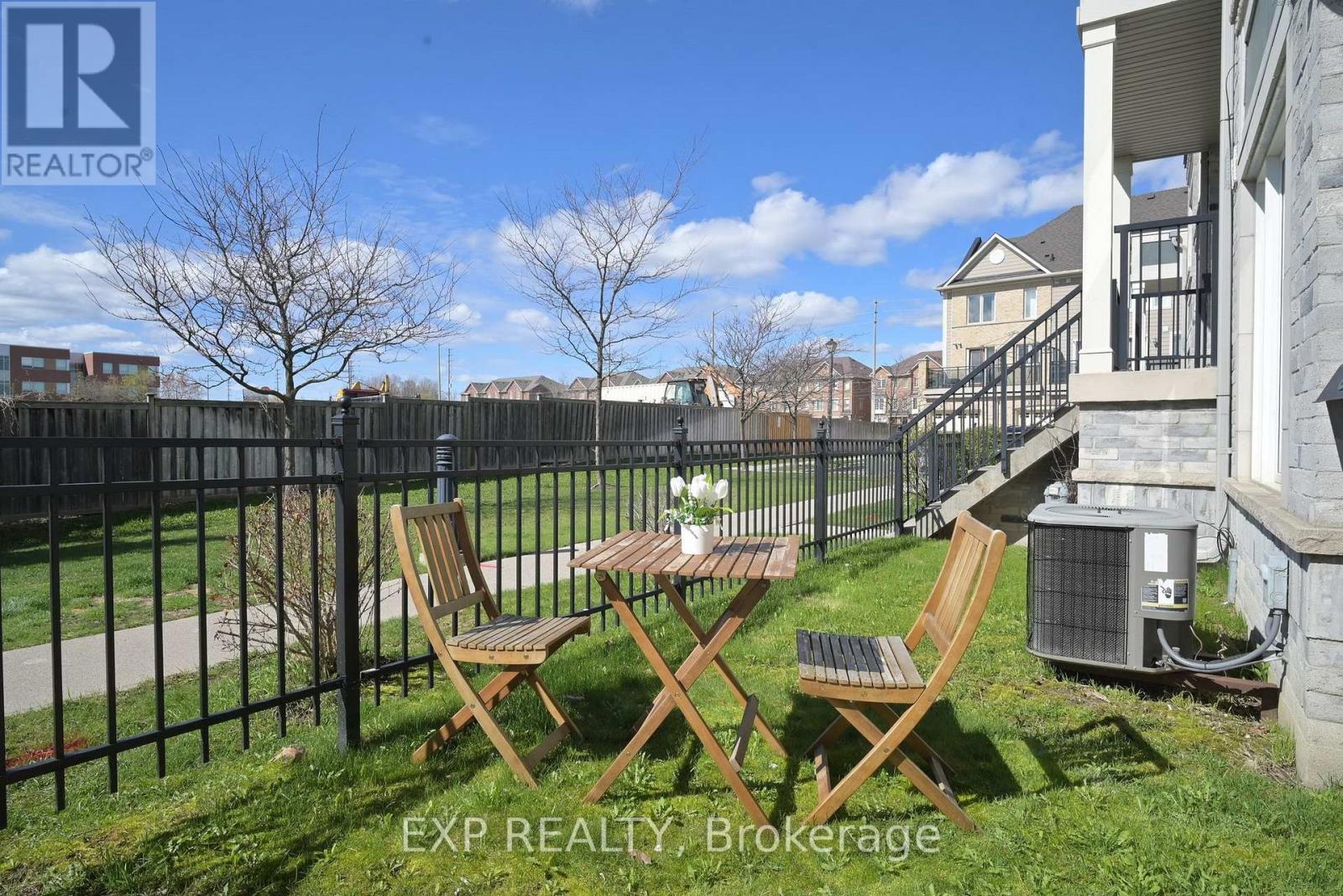 #32 60 FAIRWOOD CIRCLE - 7