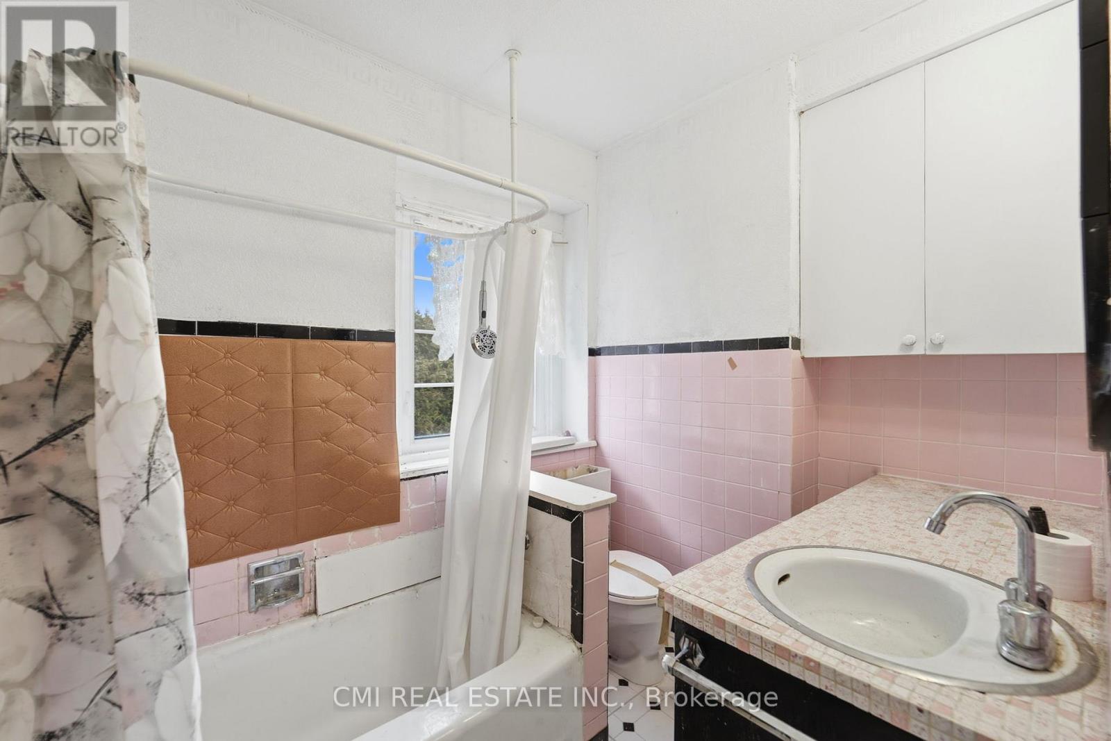 555 SMERDON STREET - 31
