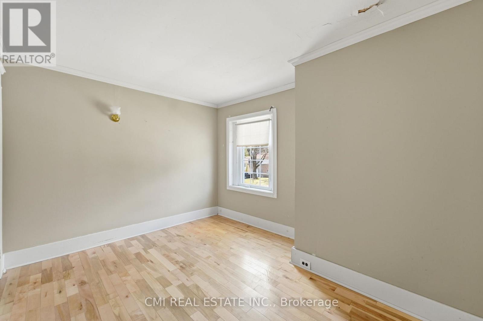 555 SMERDON STREET - 23