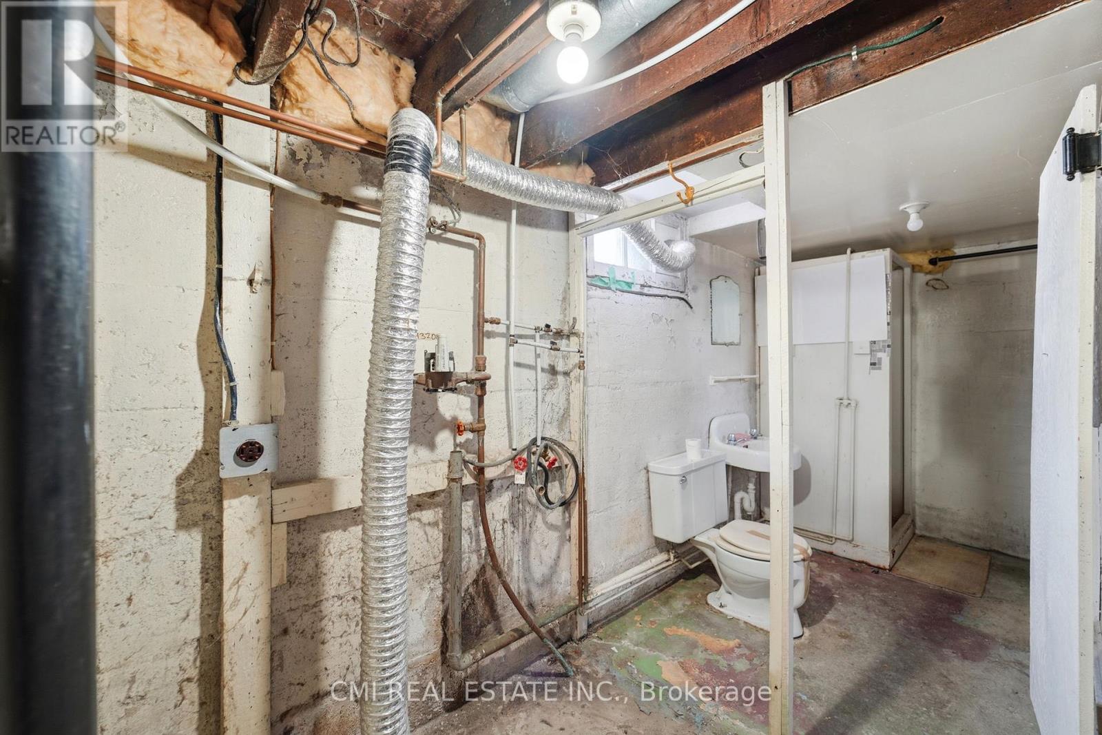 555 SMERDON STREET - 32