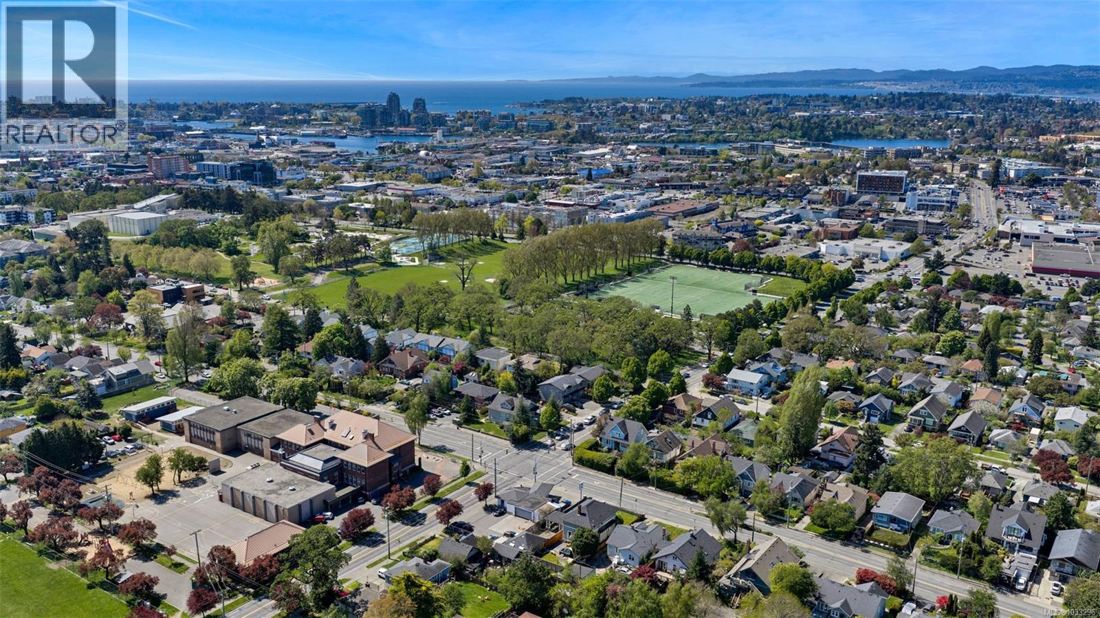 3107 Quadra St - 99