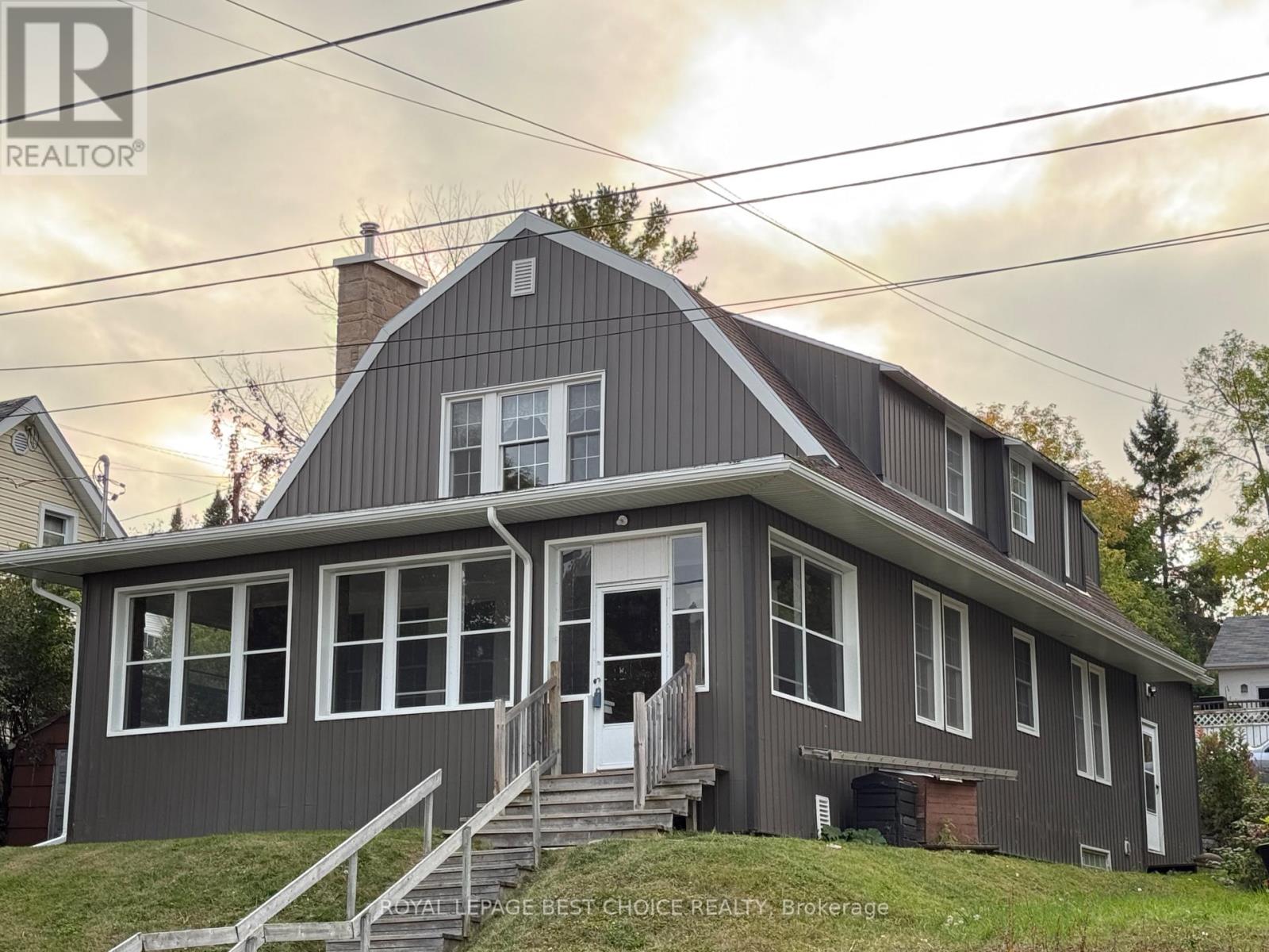 640 BREWSTER STREET - 1