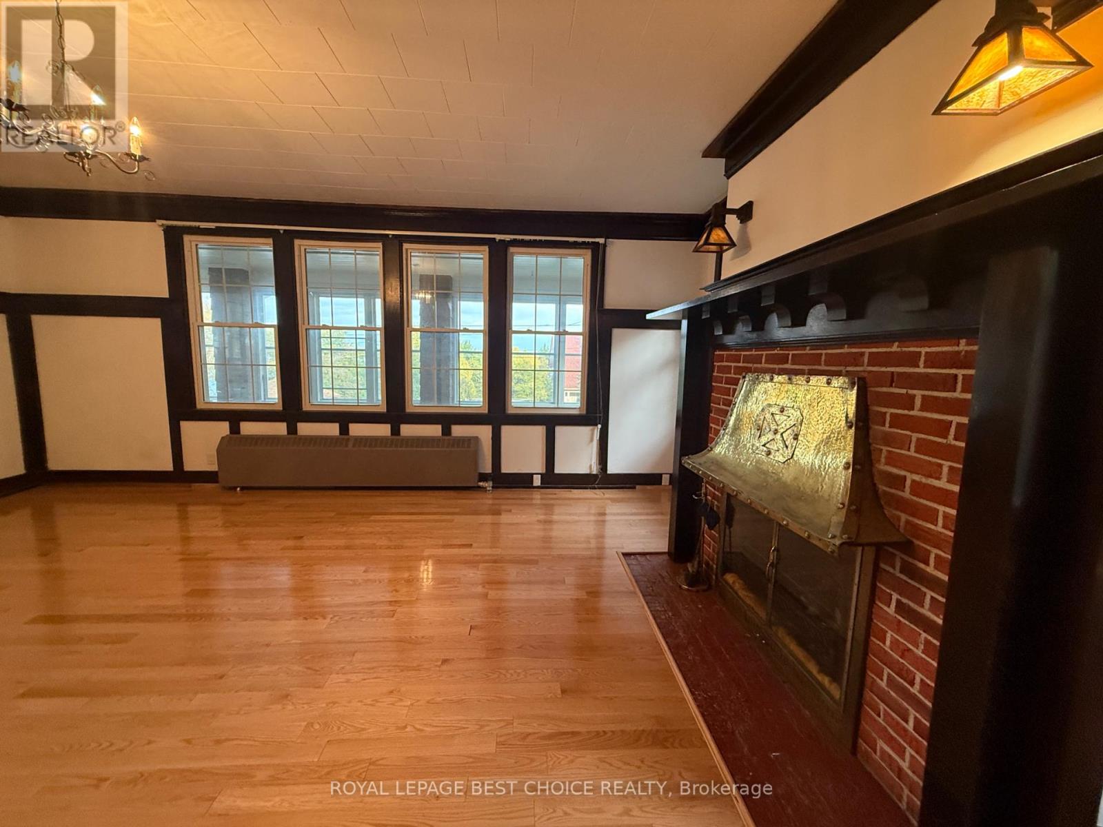 640 BREWSTER STREET - 10