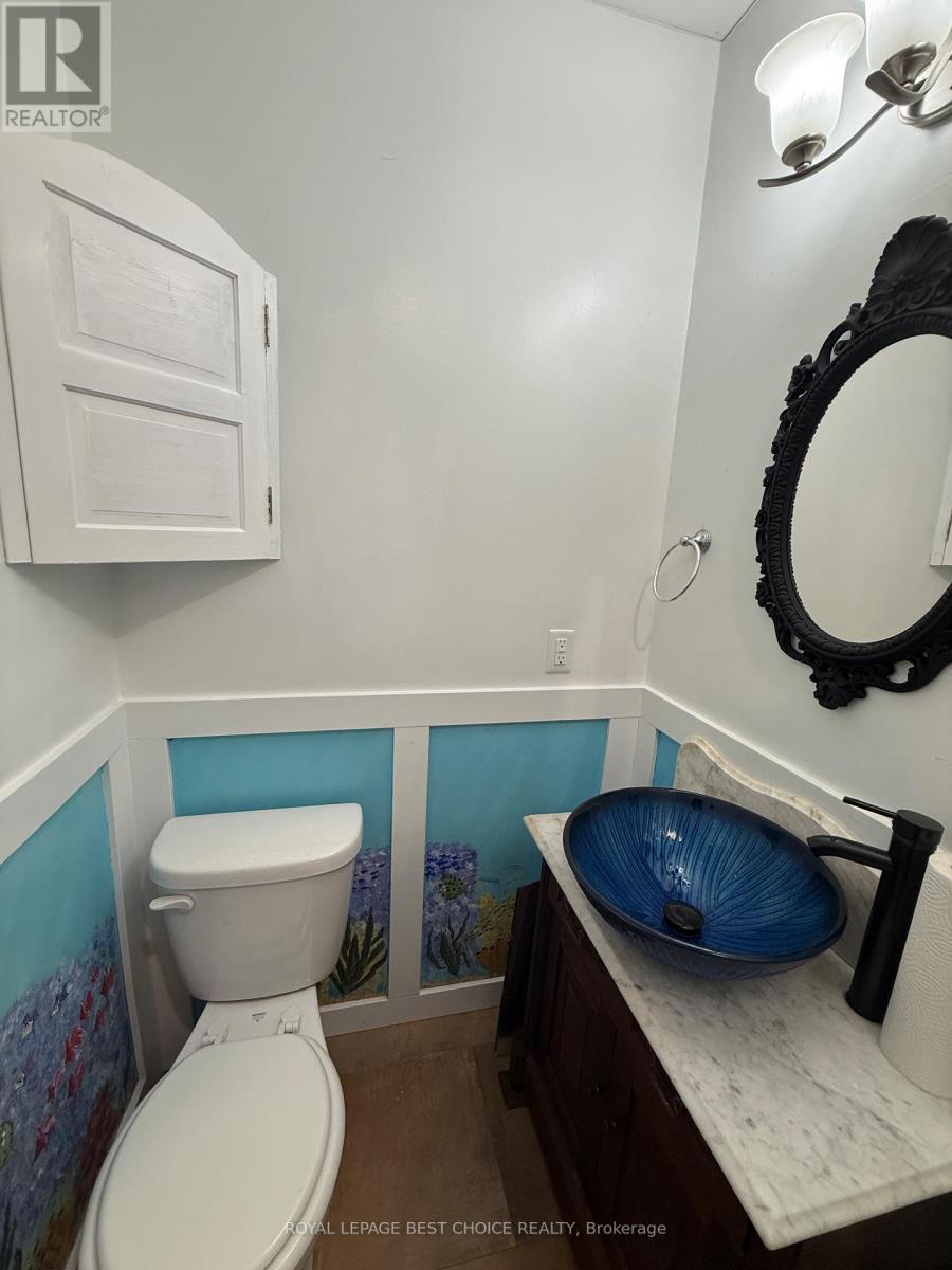 640 BREWSTER STREET - 13