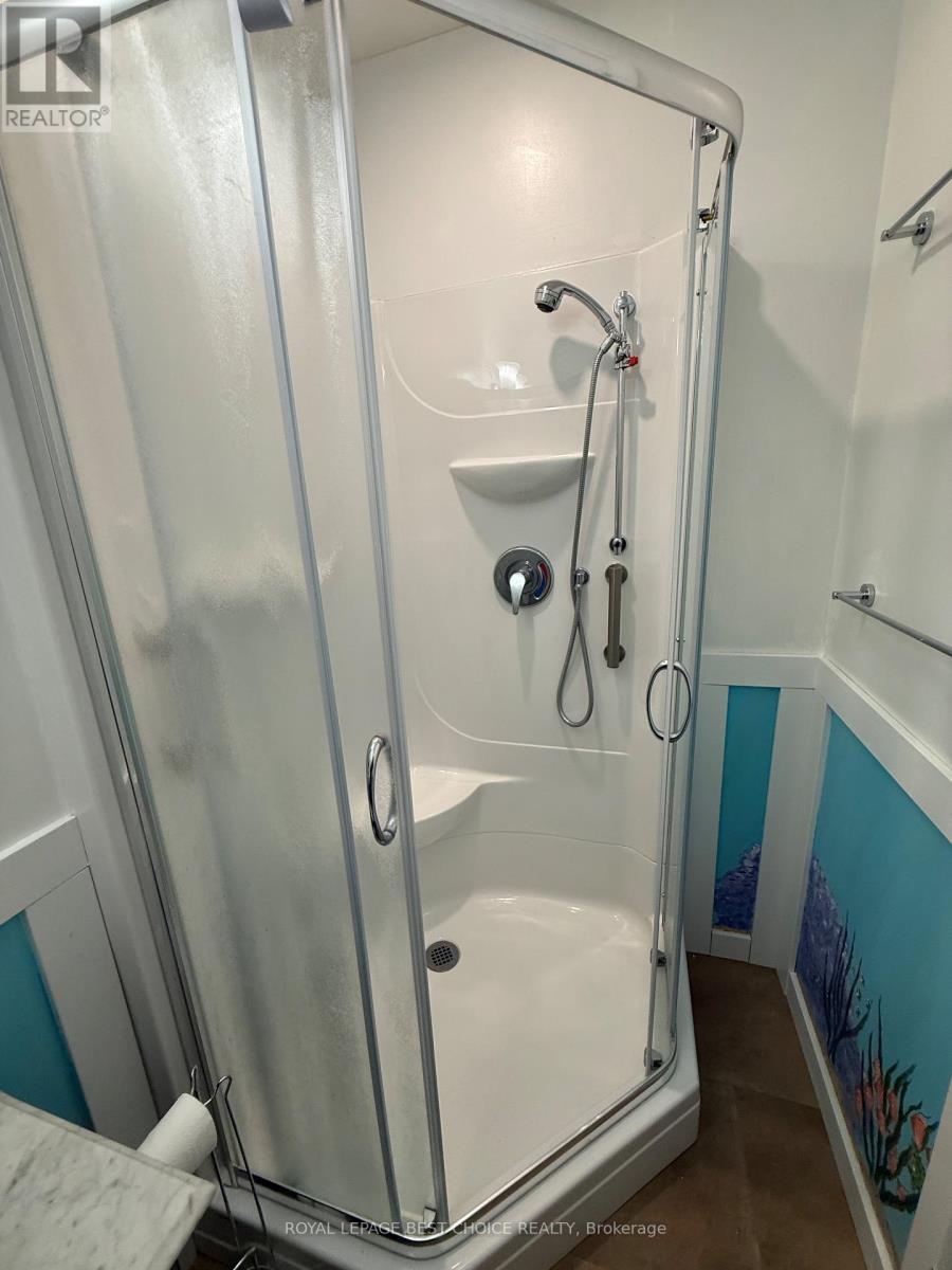 640 BREWSTER STREET - 14
