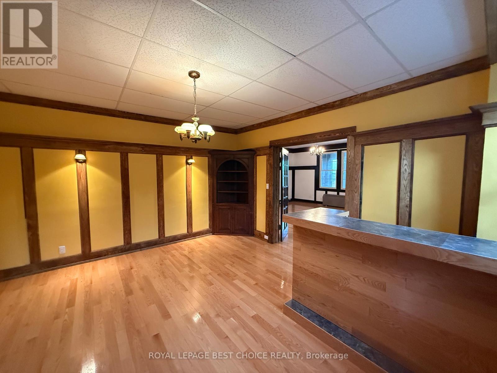 640 BREWSTER STREET - 17