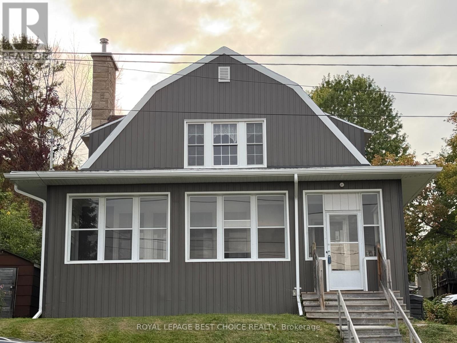 640 BREWSTER STREET - 2
