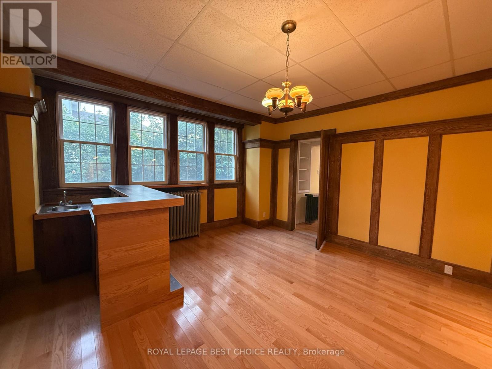 640 BREWSTER STREET - 20
