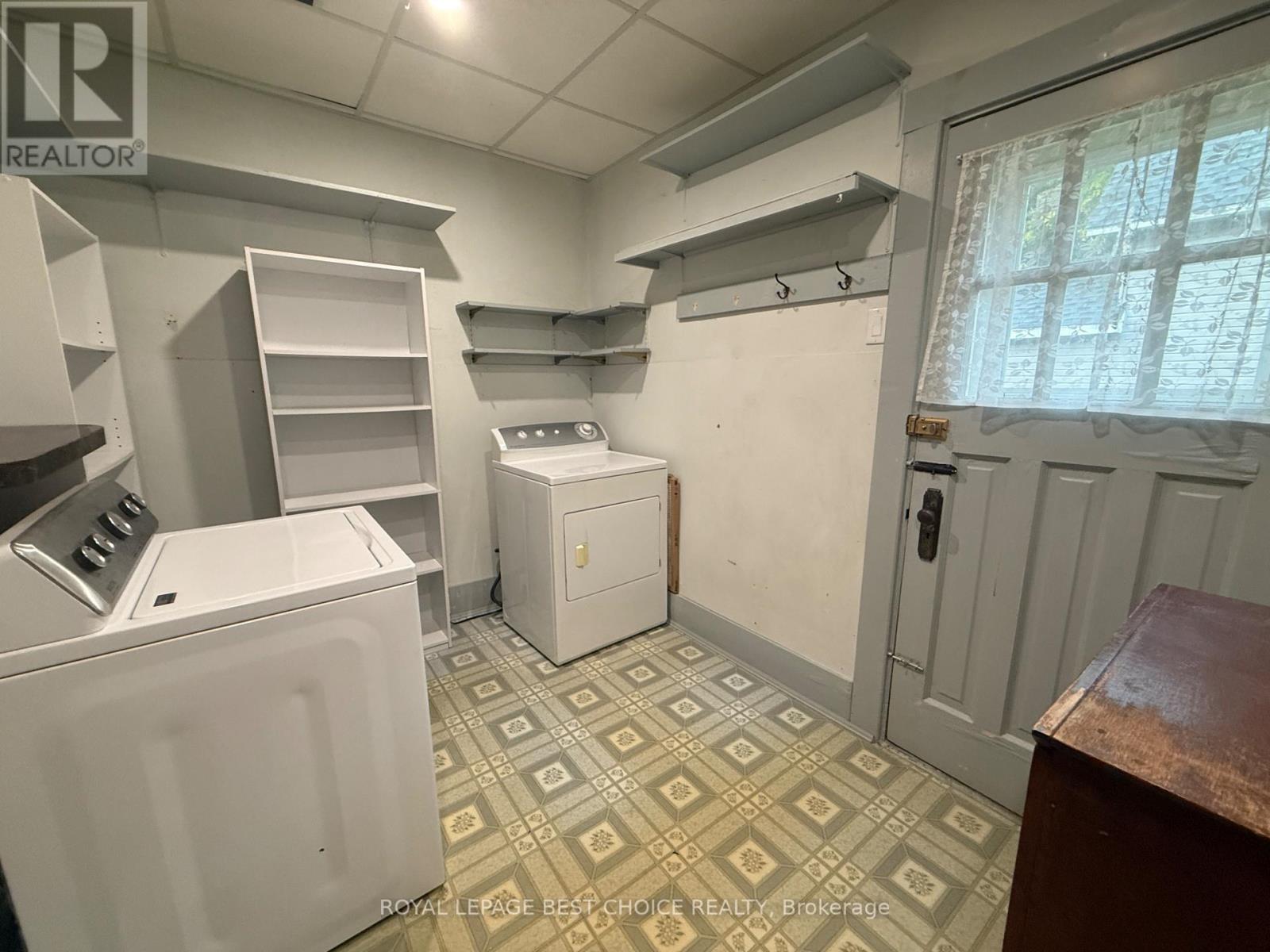 640 BREWSTER STREET - 25